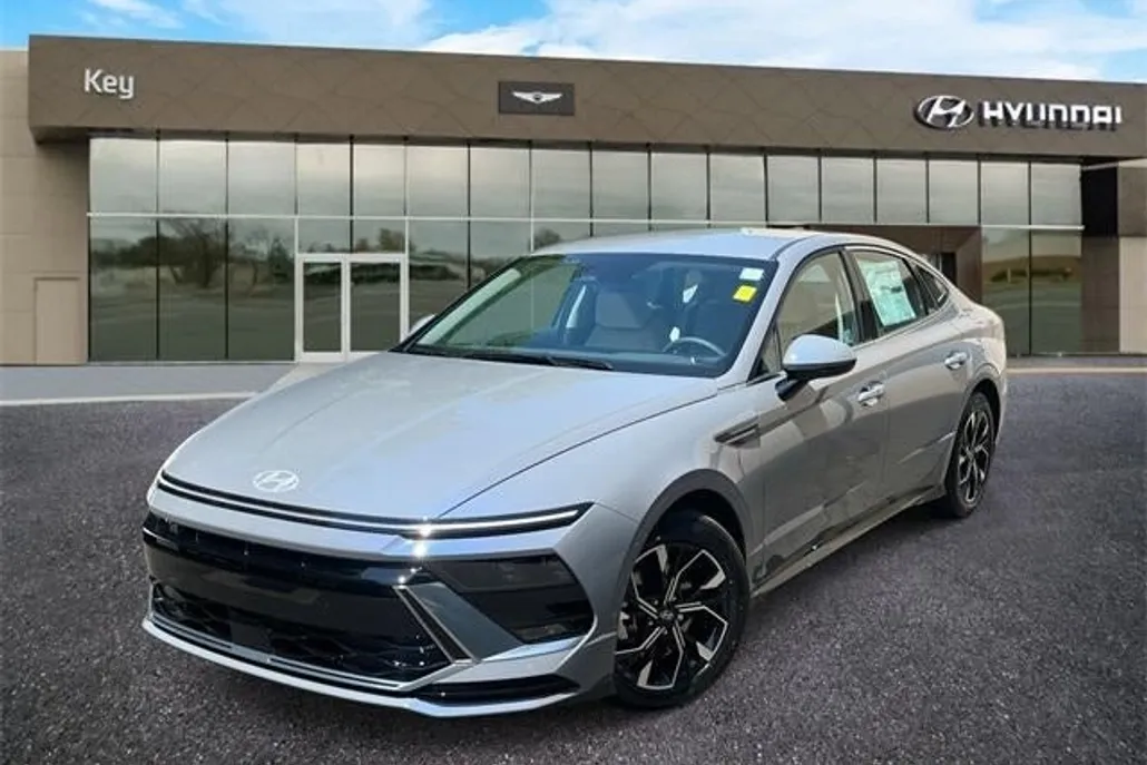 2025 Hyundai Sonata SEL photo 1