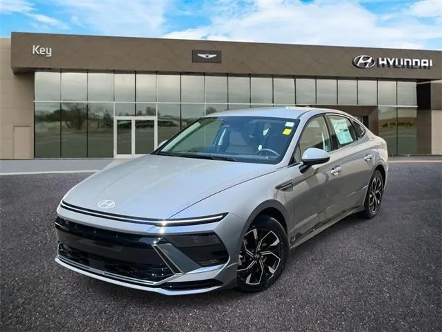 2025 Hyundai Sonata SEL photo 1