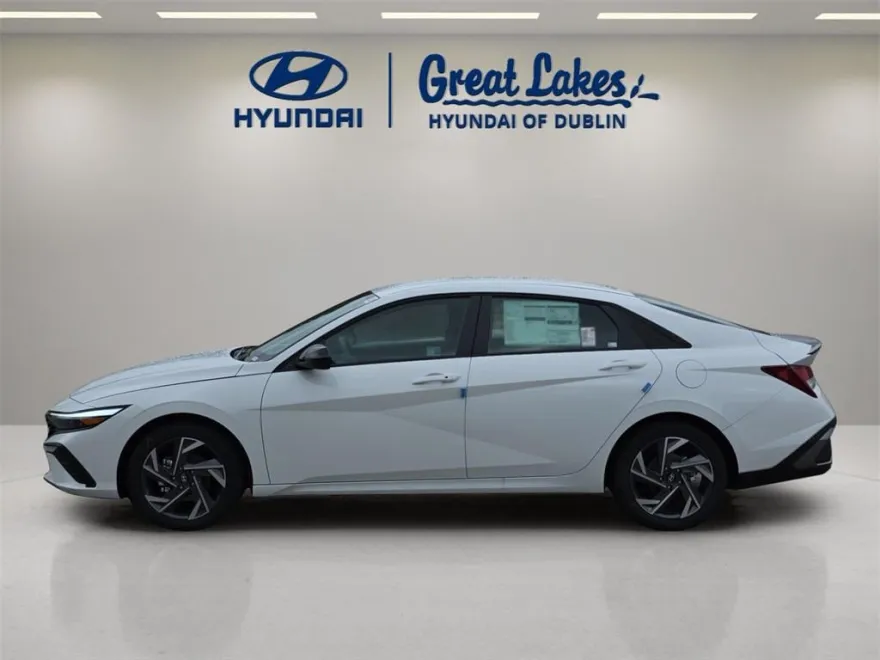 2025 Hyundai Elantra SEL Sport photo 1