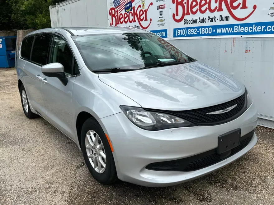 2023 Chrysler Voyager LX photo 1