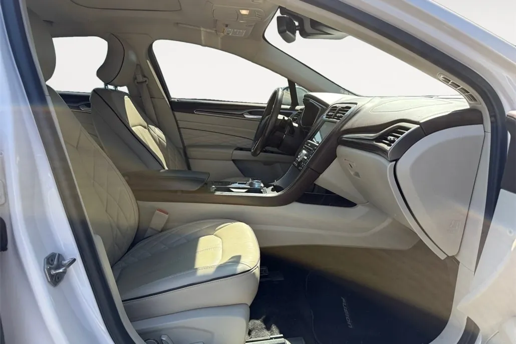 2017 Ford Fusion Platinum photo 1