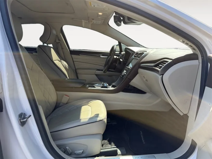 2017 Ford Fusion Platinum photo 1