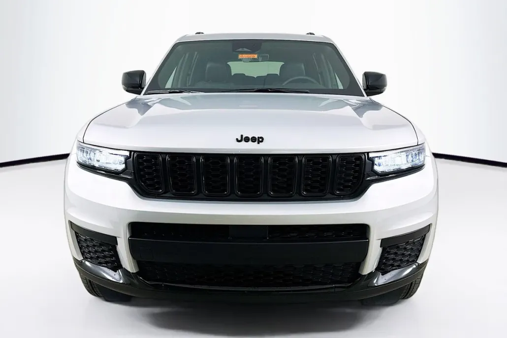 2025 Jeep Grand Cherokee Laredo photo 1