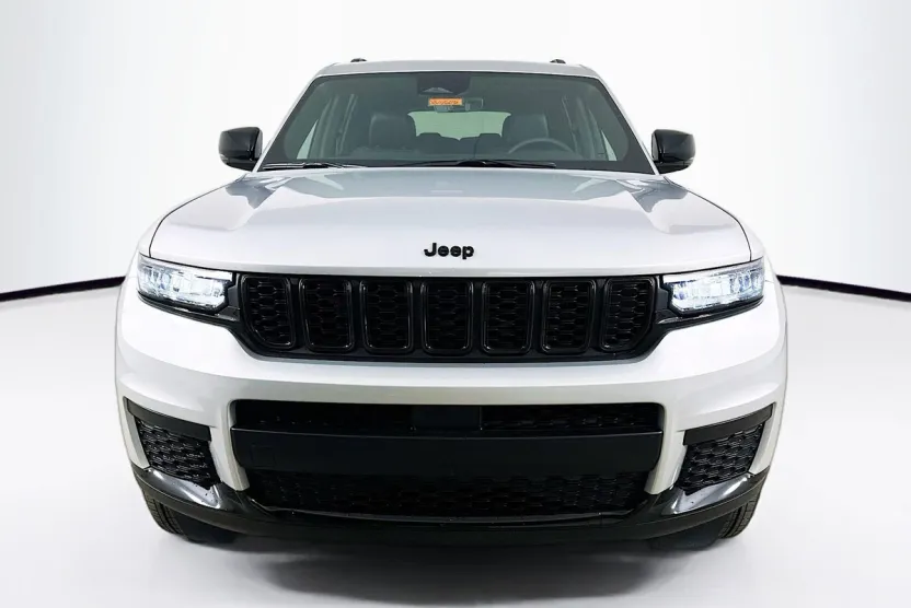 2025 Jeep Grand Cherokee Laredo photo 1
