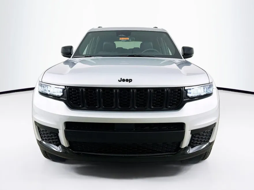 2025 Jeep Grand Cherokee Laredo photo 1