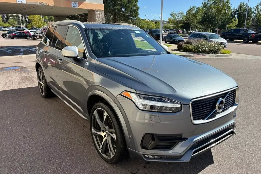 2019 Volvo XC90 T6 R-Design photo 1