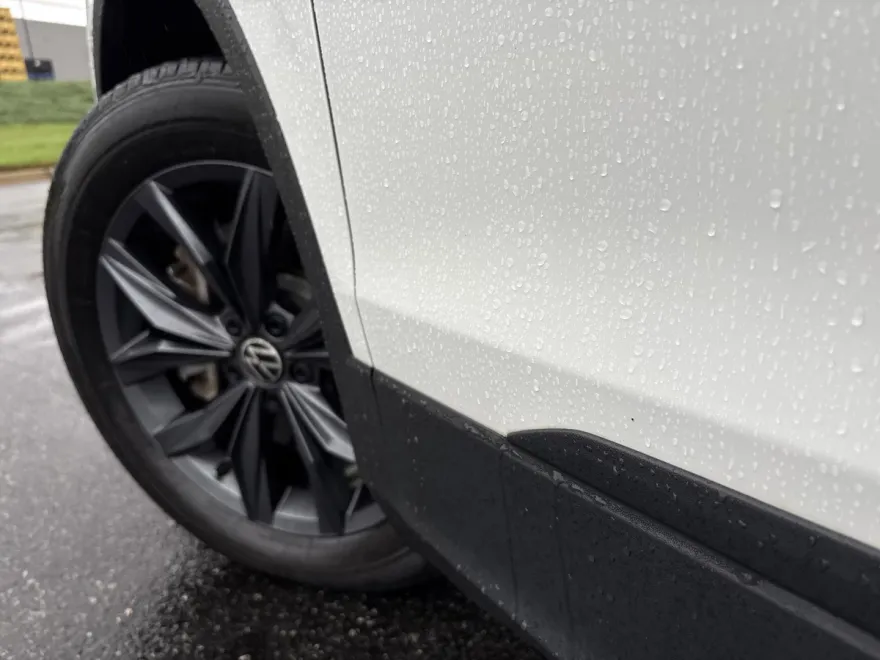2023 Volkswagen Tiguan SE photo 1