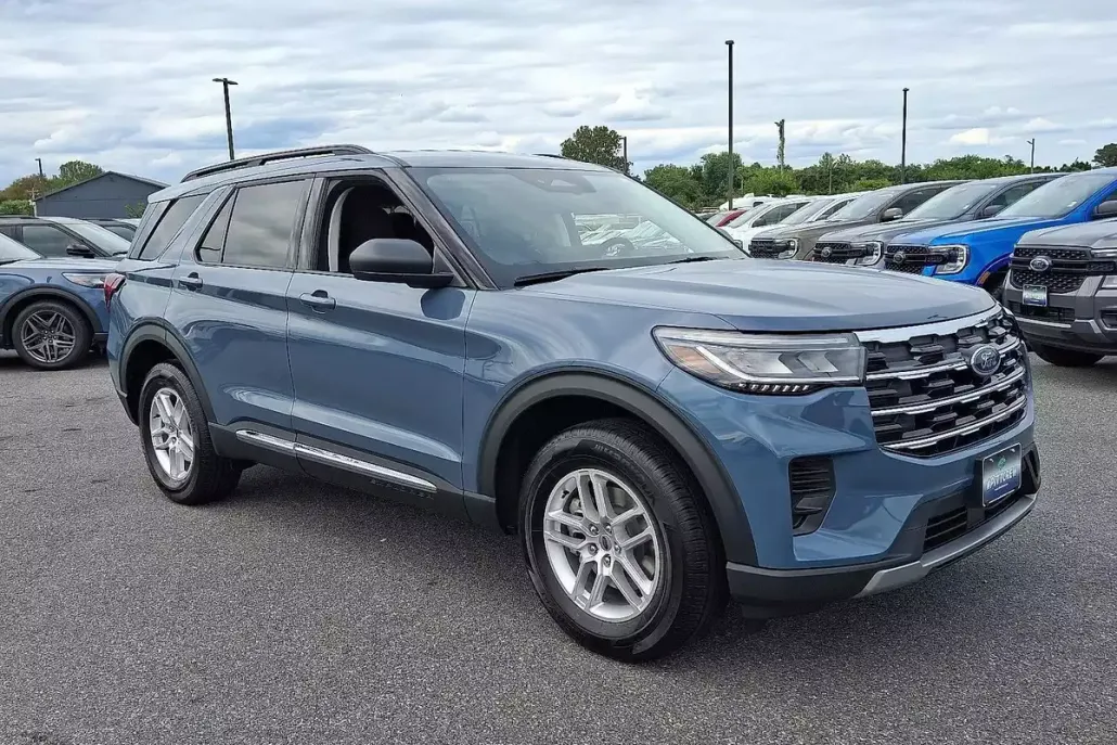 2025 Ford Explorer photo 1