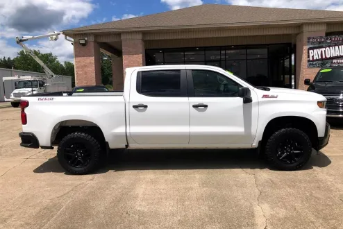 2021 Chevrolet Silverado 1500 Custom Trail Boss photo 2