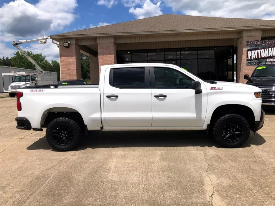 2021 Chevrolet Silverado 1500 Custom Trail Boss photo 2