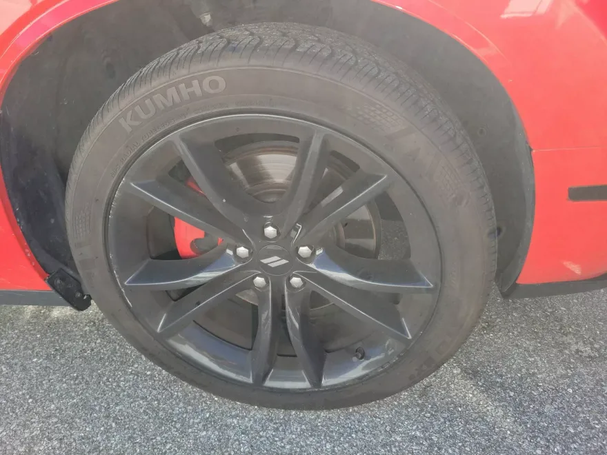 2017 Dodge Challenger SXT Plus photo 1