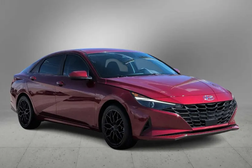 2023 Hyundai Elantra SEL photo 1