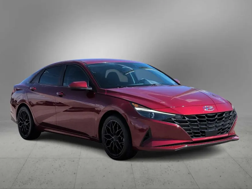 2023 Hyundai Elantra SEL photo 1