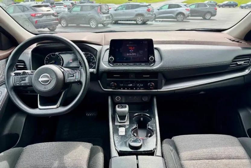 2023 Nissan Rogue SV photo 1