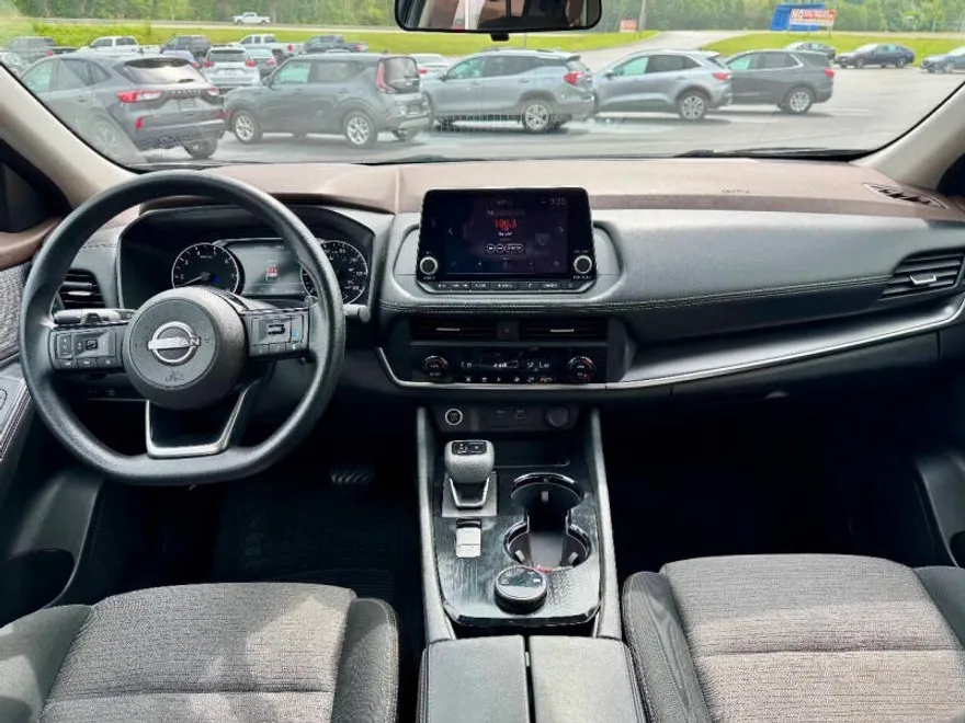 2023 Nissan Rogue SV photo 1