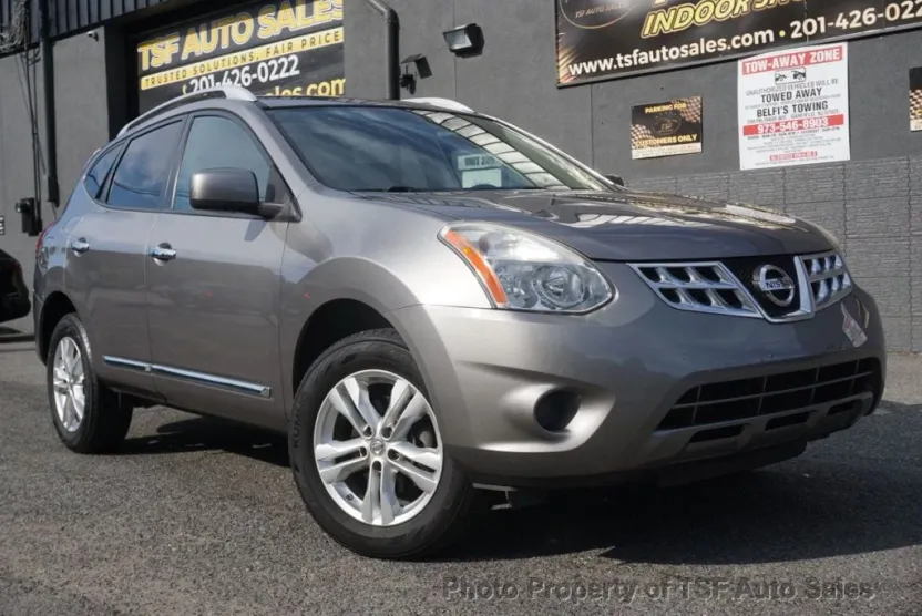 2013 Nissan Rogue AWD SV photo 1