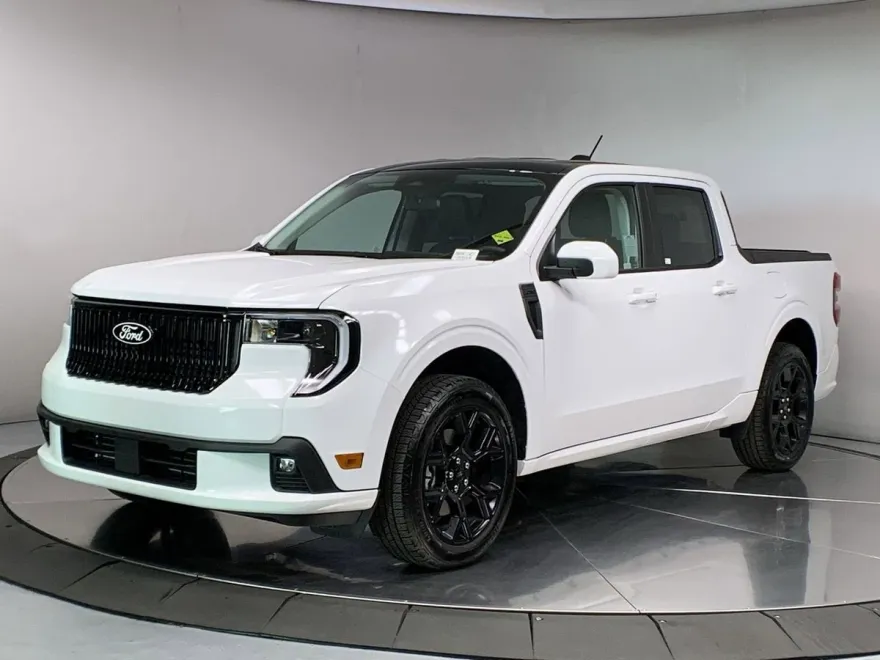 2025 Ford Maverick photo 1