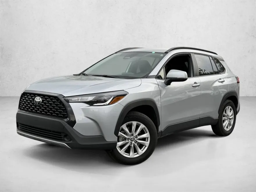 2024 Toyota Corolla Cross LE photo 1