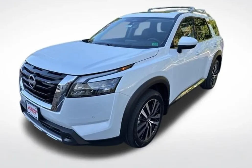 2025 Nissan Pathfinder Platinum photo 1