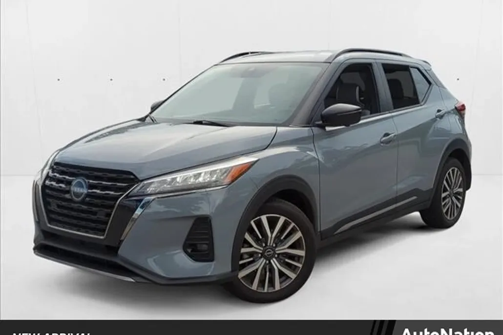 2024 Nissan Kicks SR photo 1