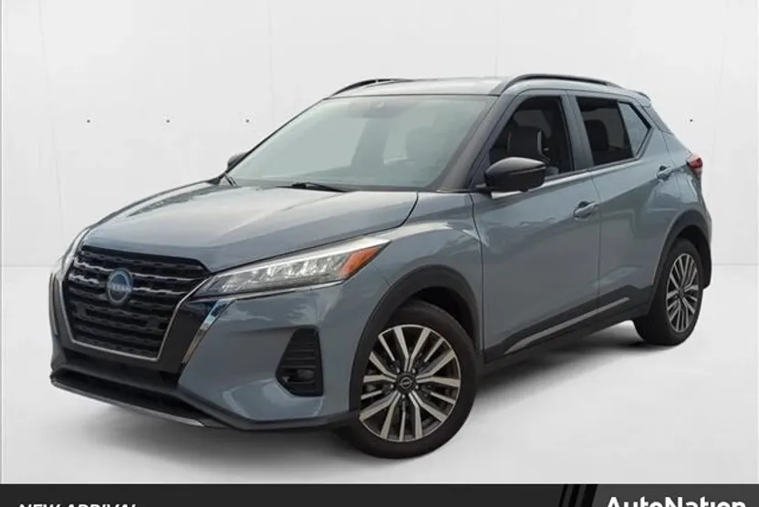 2024 Nissan Kicks SR photo 1