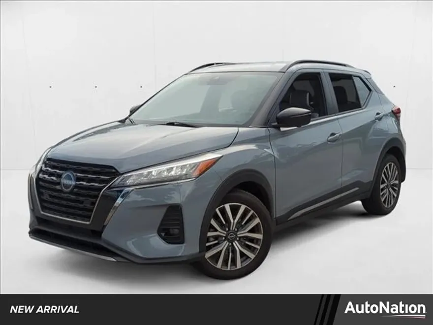 2024 Nissan Kicks SR photo 1