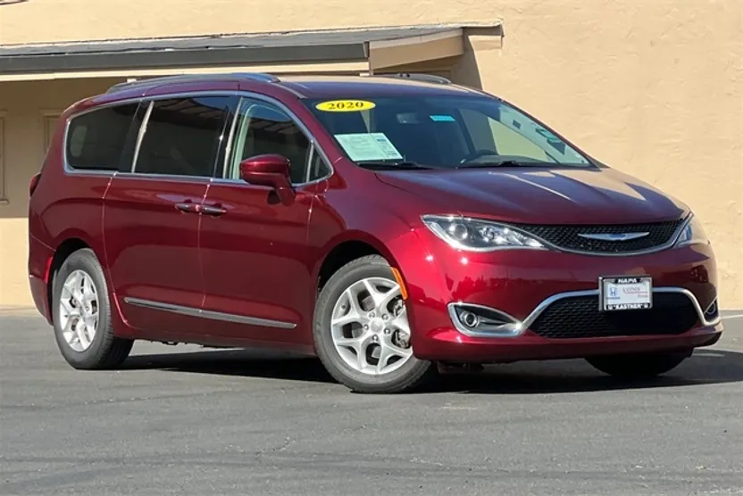 2020 Chrysler Pacifica Touring L photo 1
