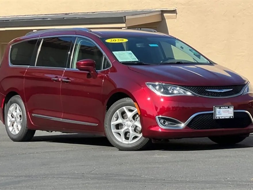 2020 Chrysler Pacifica Touring L photo 1