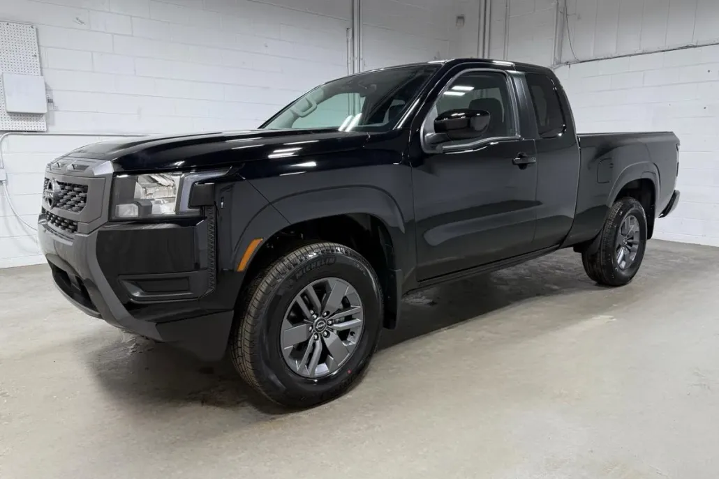 2025 Nissan Frontier SV photo 1