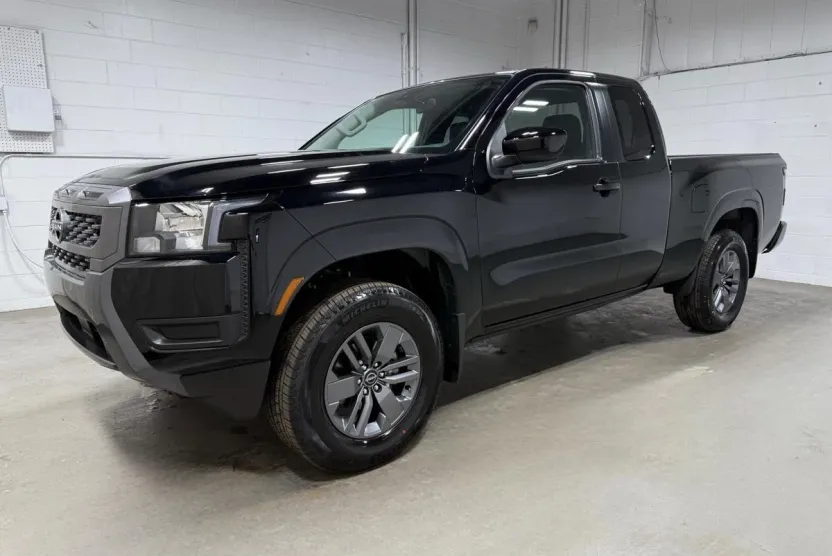 2025 Nissan Frontier SV photo 1