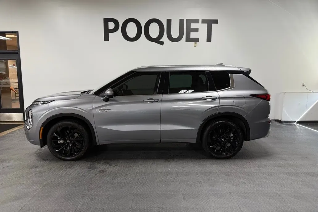2023 Mitsubishi Outlander PHEV SEL photo 1