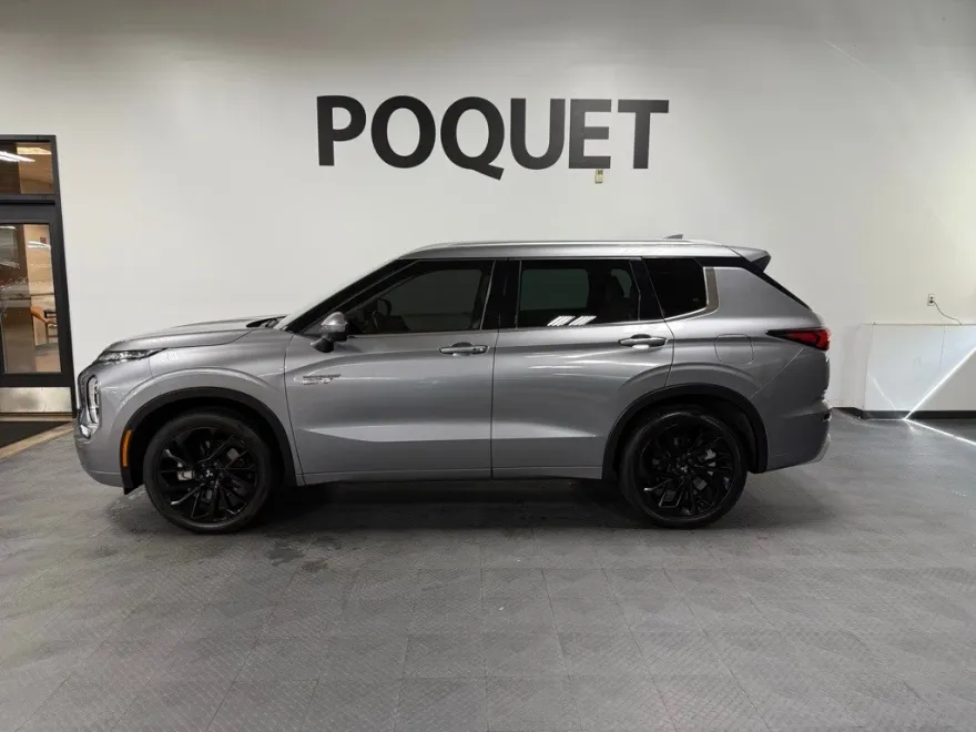 2023 Mitsubishi Outlander PHEV SEL photo 1