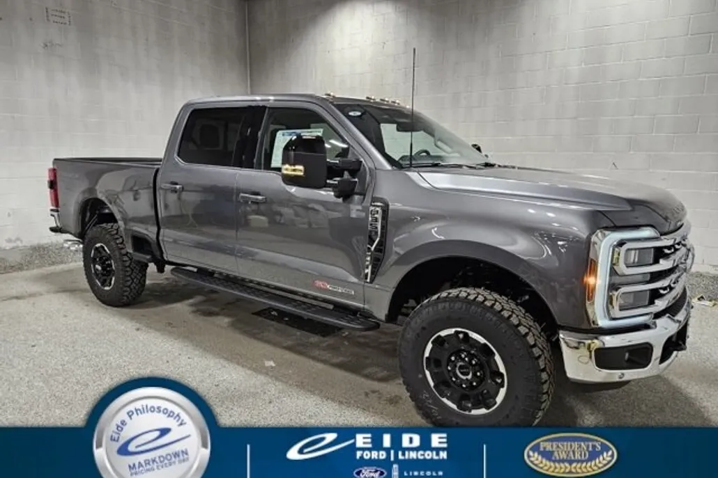 2025 Ford F-350 Lariat photo 1