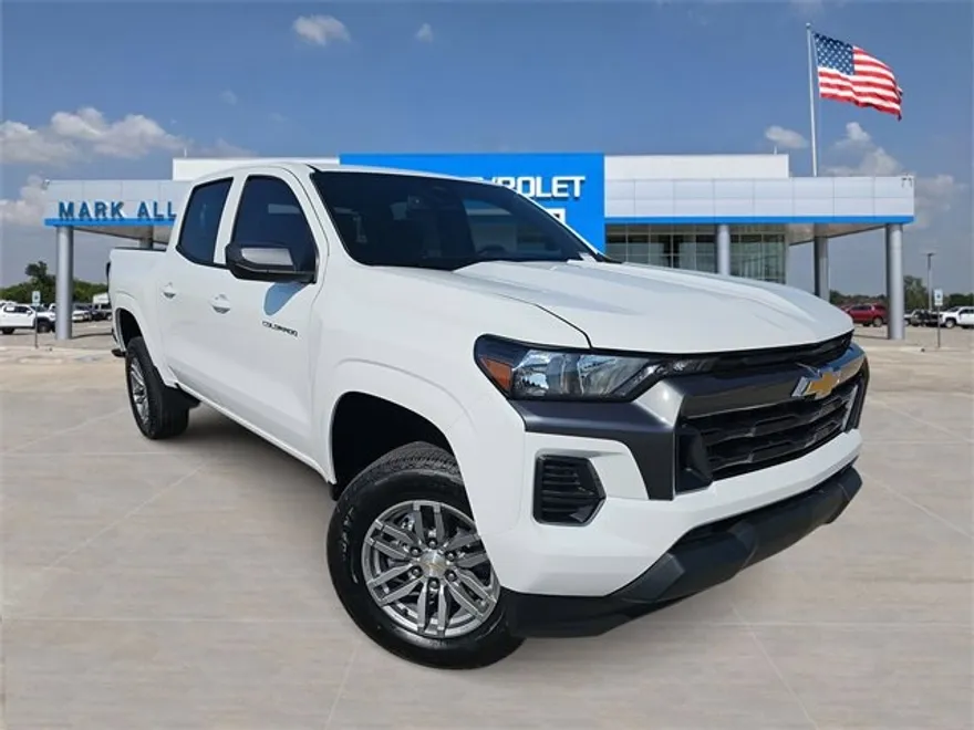 2026 Chevrolet Colorado LT photo 1