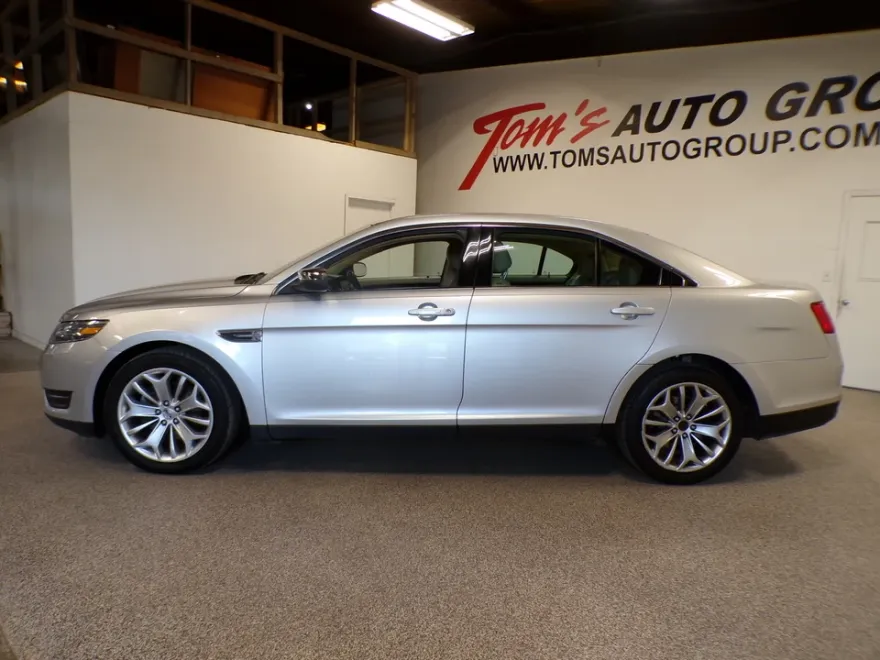 2017 Ford Taurus Limited photo 1
