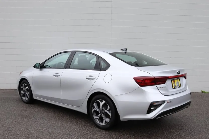 2020 Kia Forte FE LXS photo 1