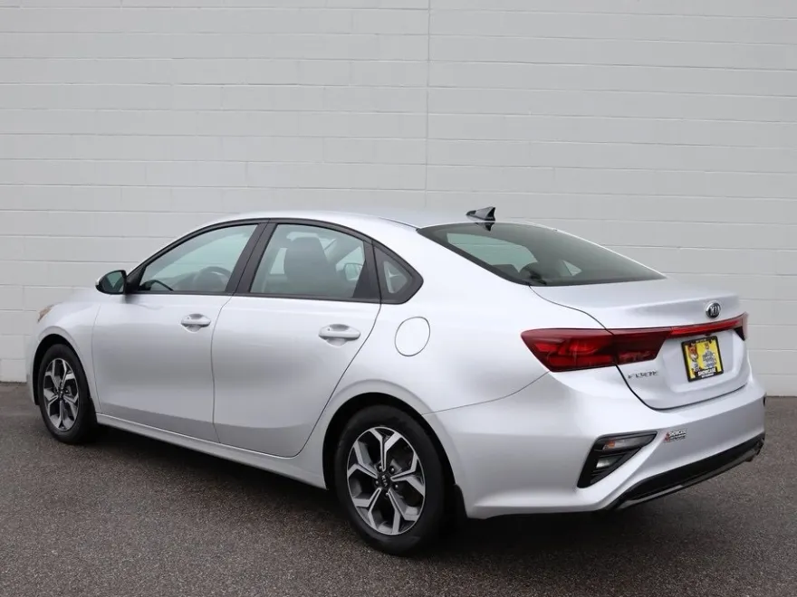 2020 Kia Forte FE LXS photo 1
