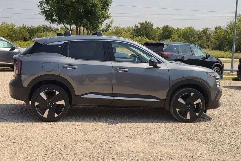2026 Nissan Kicks SR photo 1