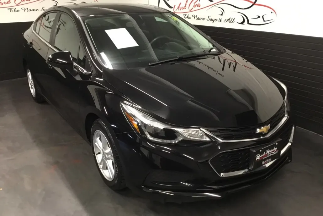 2017 Chevrolet Cruze LT photo 1