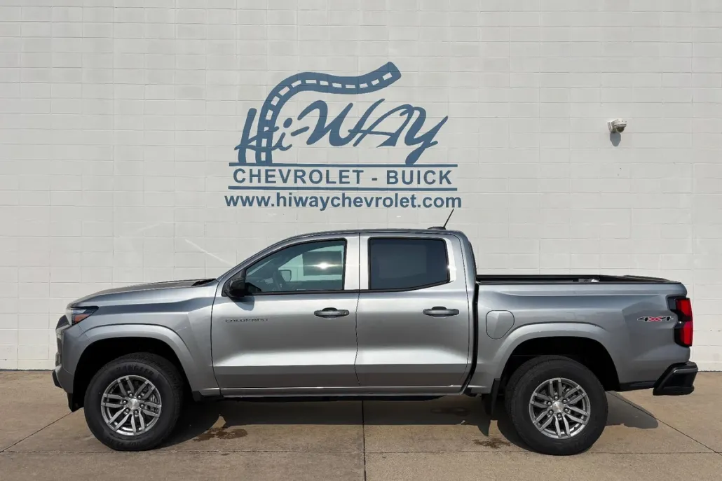 2025 Chevrolet Colorado Work Truck LT photo 1