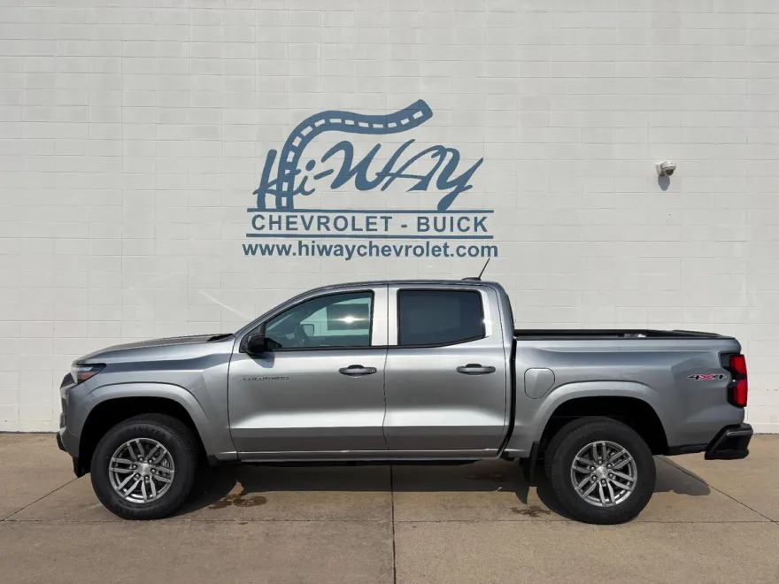 2025 Chevrolet Colorado Work Truck LT photo 1