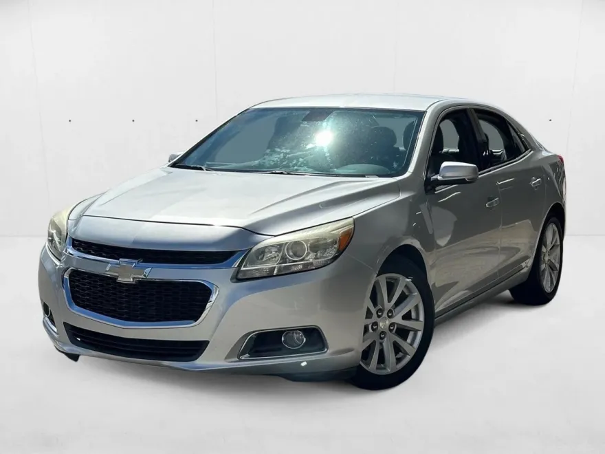 2015 Chevrolet Malibu 2LT photo 1