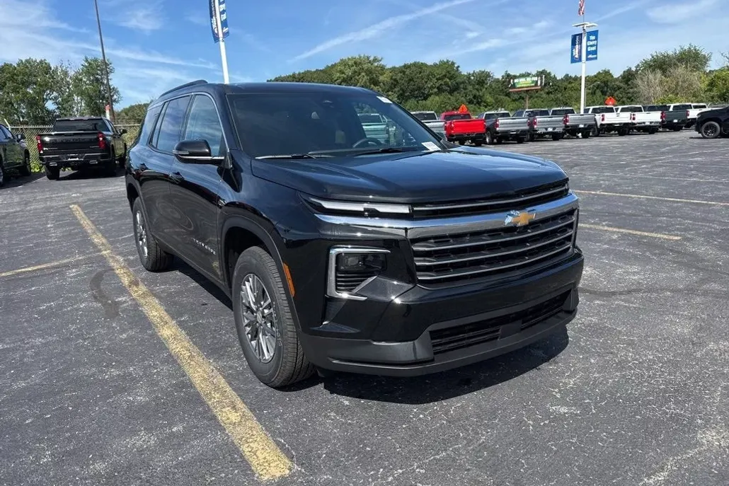 2026 Chevrolet Traverse 1LT photo 1