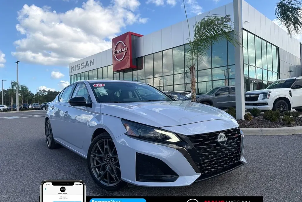 2024 Nissan Altima SR photo 1