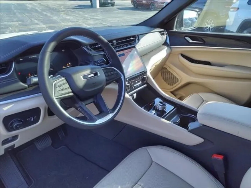 2025 Jeep Grand Cherokee Limited photo 1