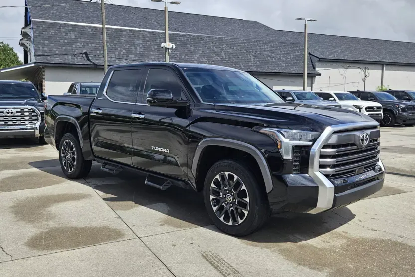2023 Toyota Tundra Limited CrewMax photo 1