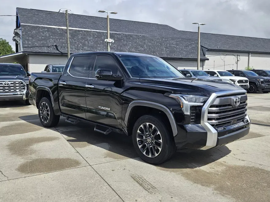 2023 Toyota Tundra Limited CrewMax photo 1