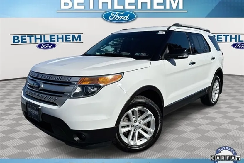2015 Ford Explorer XLT photo 1