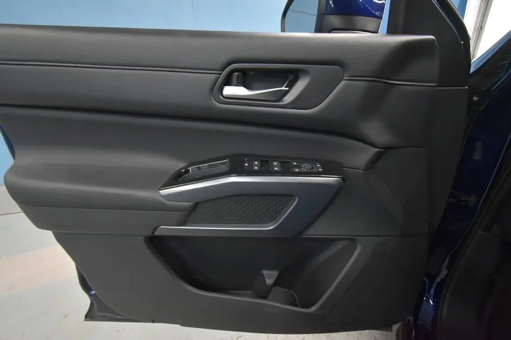 2024 Nissan Pathfinder SL photo 1