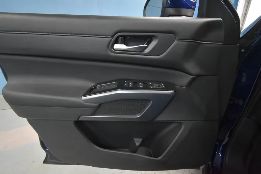 2024 Nissan Pathfinder SL photo 1